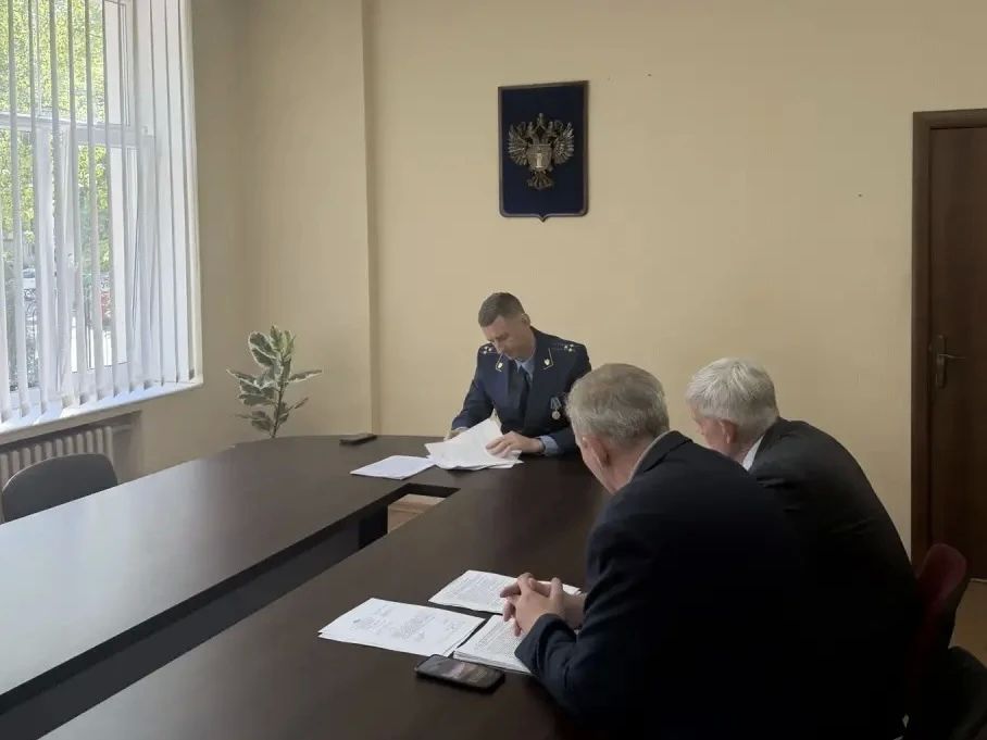 Заместитель прокурора Калининградской области Василий Безденежный провел личный прием граждан в прокуратуре Центрального района города Калининграда Заместитель прокурора Калининградской области Василий Безденежный провел личный прием граждан в прокуратуре Центрального района города Калининграда