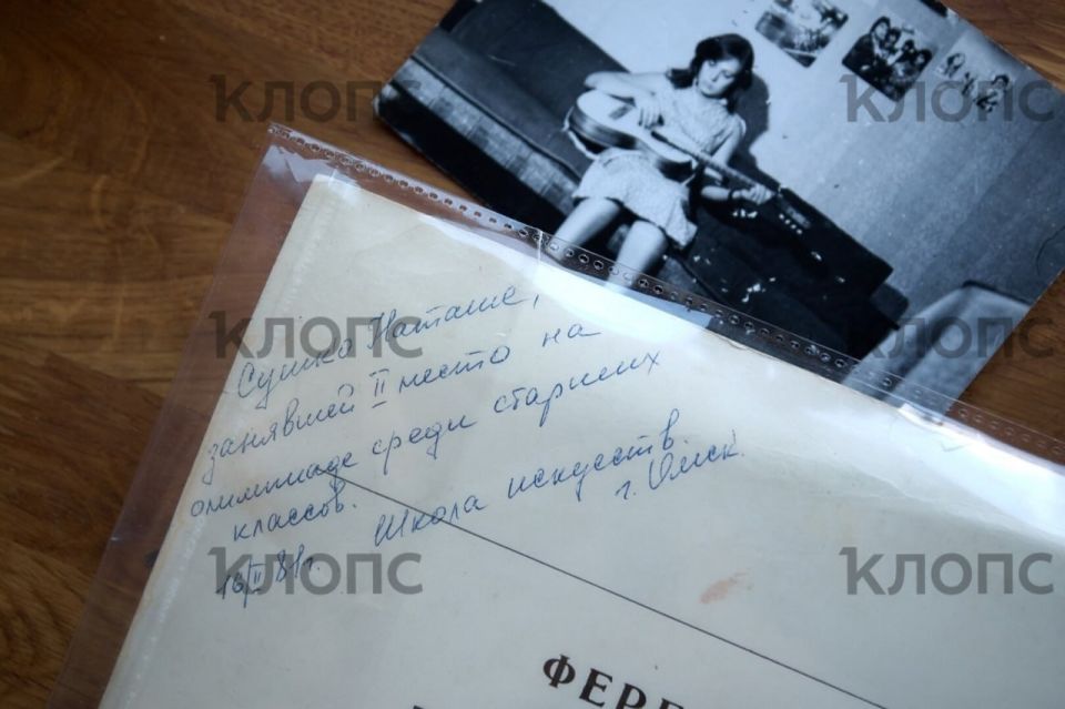 Разбирая товар в своём магазинчике, калининградец случайно нашёл мамину пластинку, которую ей подарили в 1981-м Разбирая товар в своём магазинчике, калининградец случайно нашёл мамину пластинку, которую ей подарили в 1981-м