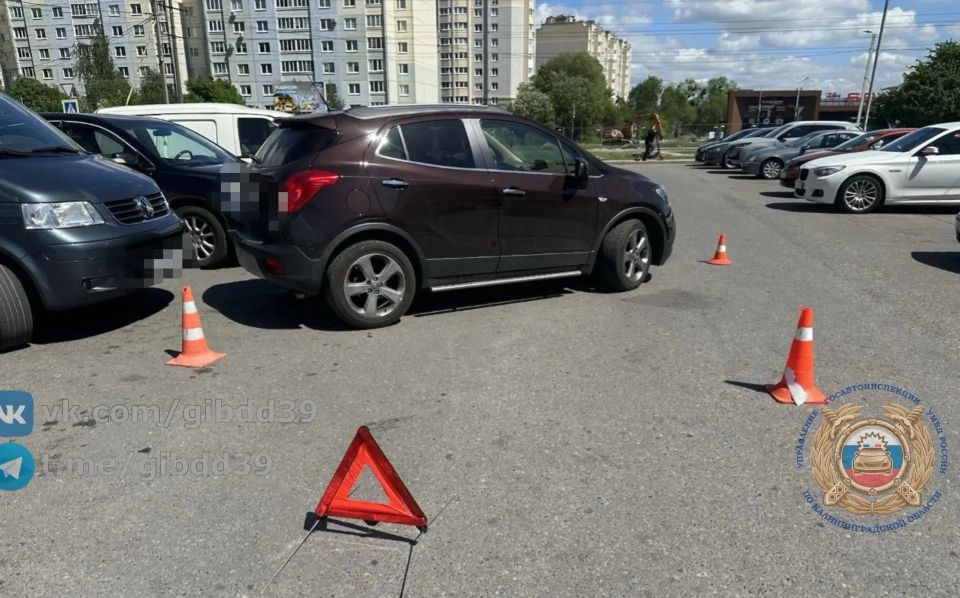 По предварительным данным, 22.05.2026 около 13 часов 10 минут в городе Калининграде на улице Интернациональной, 76, водитель 1972 года рождения при начале движения допустила наезд на пешехода