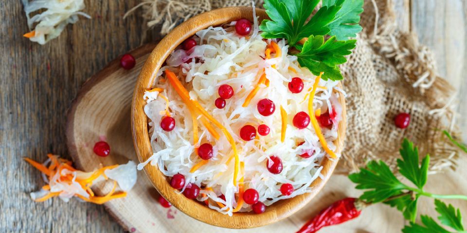 Древние секреты квашеной капусты: как сделать её вкуснее и полезнее