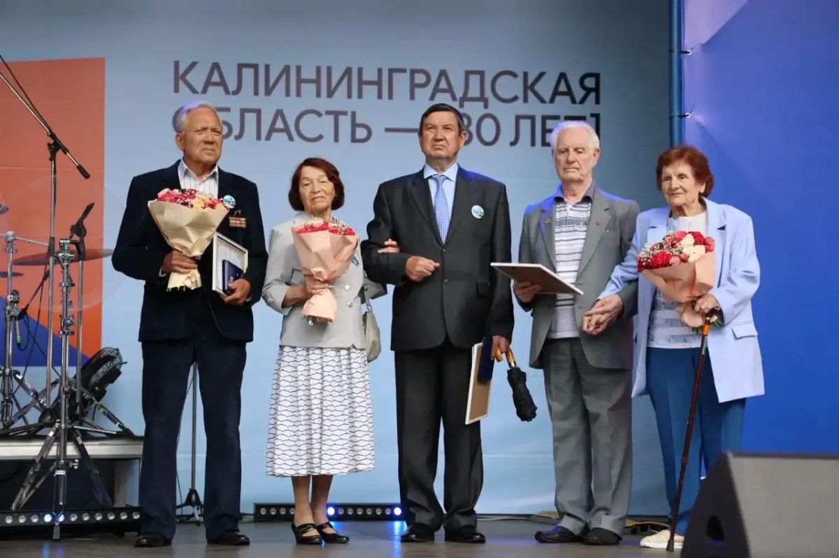 Елена Дятлова: В Центральном парке, на Певческом поле, прошла трогательная церемония «За любовь и верность» Елена Дятлова: В Центральном парке, на Певческом поле, прошла трогательная церемония «За любовь и верность»