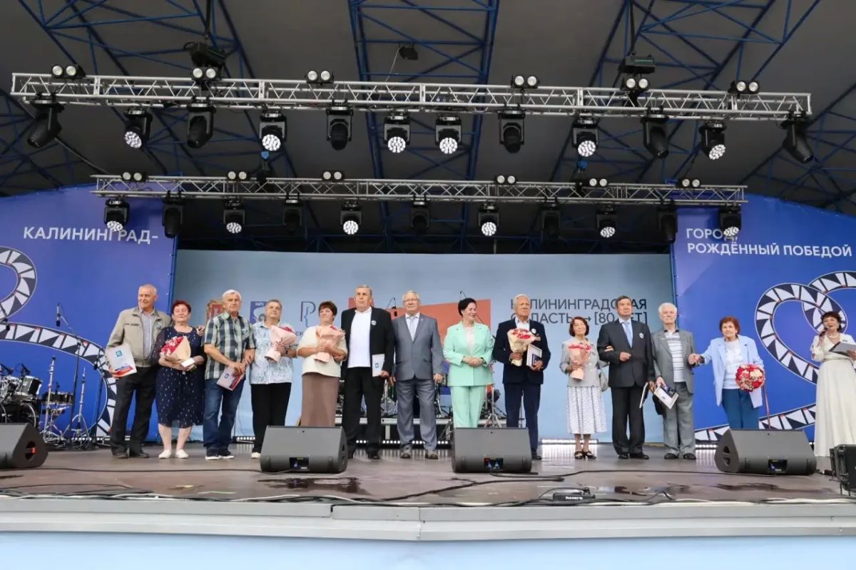 Елена Дятлова: В Центральном парке, на Певческом поле, прошла трогательная церемония «За любовь и верность» Елена Дятлова: В Центральном парке, на Певческом поле, прошла трогательная церемония «За любовь и верность»