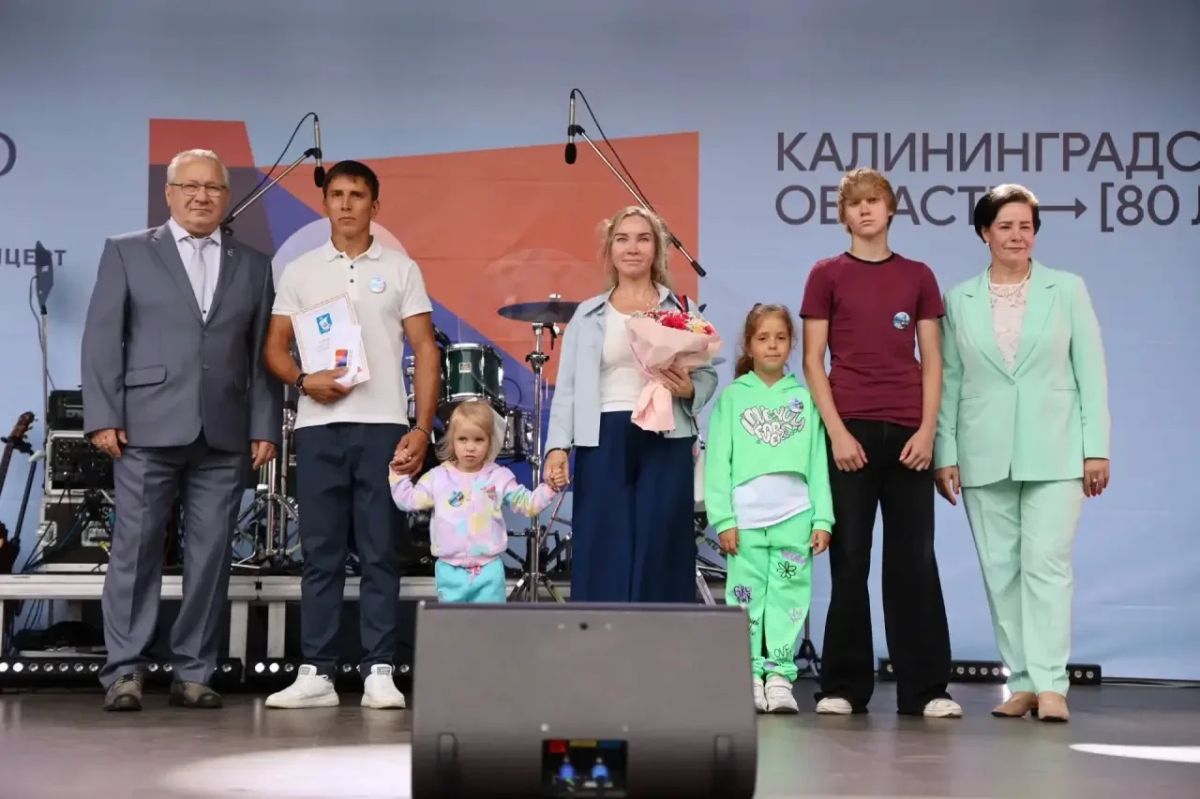 Елена Дятлова: В Центральном парке, на Певческом поле, прошла трогательная церемония «За любовь и верность» Елена Дятлова: В Центральном парке, на Певческом поле, прошла трогательная церемония «За любовь и верность»