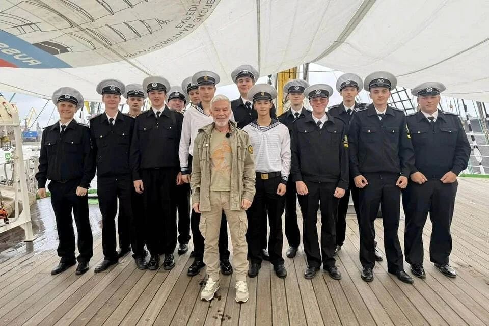 Олег Газманов посетил парусник «Крузенштерн» Олег Газманов посетил парусник «Крузенштерн»