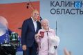 Губернатор Алексей Беспрозванных вручил юбилейные медали 32 ветеранам становления Калининградской области