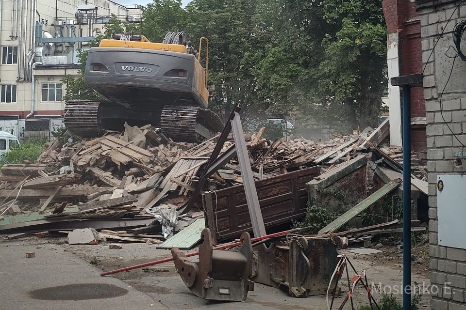 На Правой набережной в Калининграде сносят административное здание XIX века, которое входило в комплекс вальцовой мельницы Кёнигсберга На Правой набережной в Калининграде сносят административное здание XIX века, которое входило в комплекс вальцовой мельницы Кёнигсберга