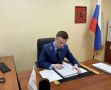 По иску прокурора Правдинского района в пользу несовершеннолетней взысканы социальные выплаты, полученные ее отцом, не принимающим участие в воспитании ребенка