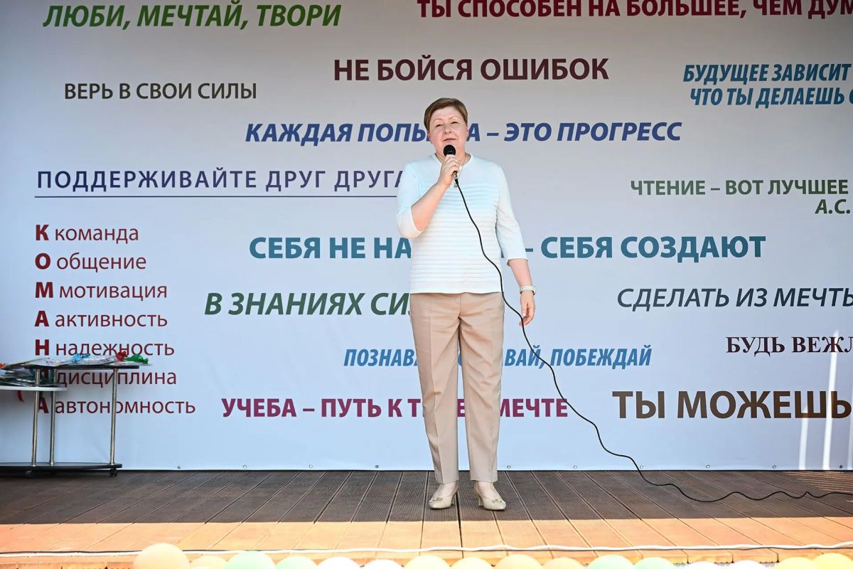 В День семьи, любви и верности на территории социального приюта для детей и подростков города Ростова-на-Дону состоялось торжественное открытие уличной сценической площадки В День семьи, любви и верности на территории социального приюта для детей и подростков города Ростова-на-Дону состоялось торжественное открытие уличной сценической площадки