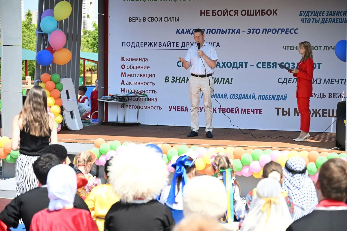 В День семьи, любви и верности на территории социального приюта для детей и подростков города Ростова-на-Дону состоялось торжественное открытие уличной сценической площадки В День семьи, любви и верности на территории социального приюта для детей и подростков города Ростова-на-Дону состоялось торжественное открытие уличной сценической площадки