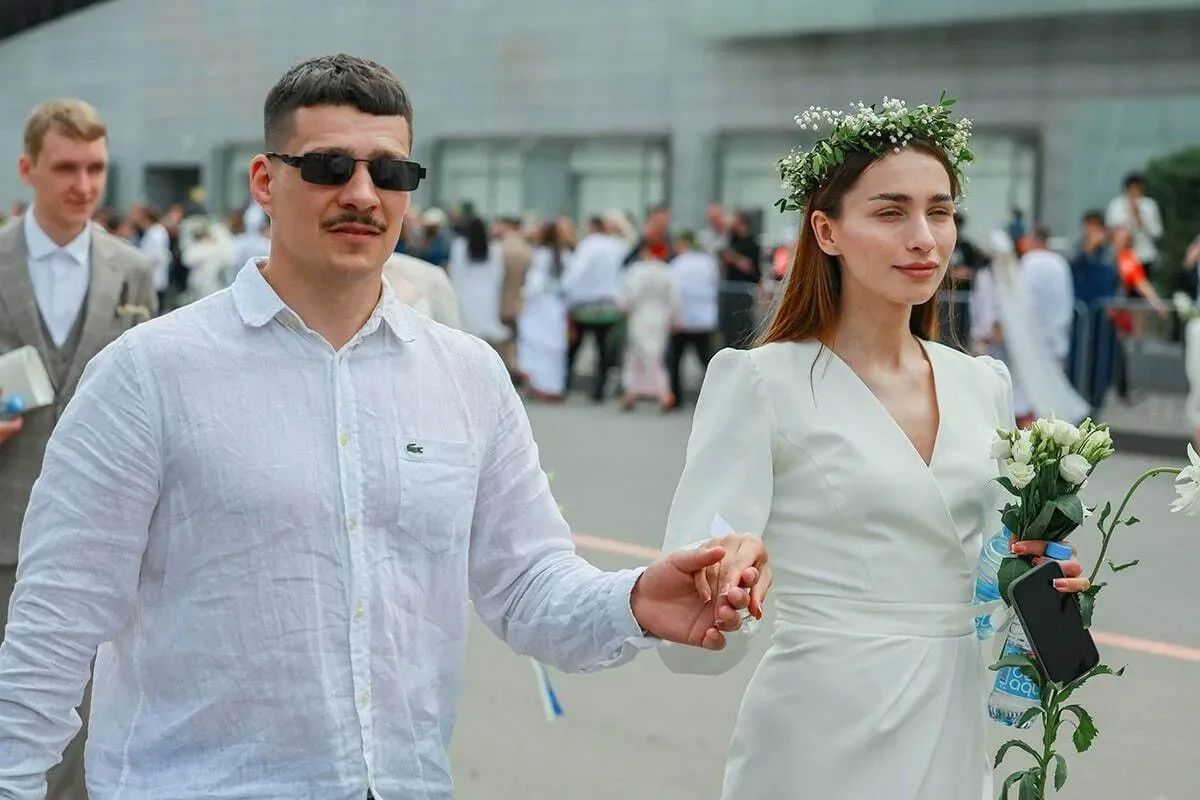 Калининградские пары сыграли свадьбы на большом фестивале в Москве Калининградские пары сыграли свадьбы на большом фестивале в Москве