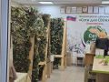 Работники спортивного центра в Калининграде плетут маскировочные сети