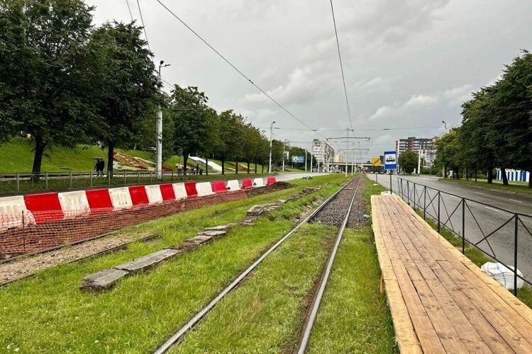 Возле бывшего универсама «Московский» в Калининграде начали обустраивать трамвайные платформы Возле бывшего универсама «Московский» в Калининграде начали обустраивать трамвайные платформы
