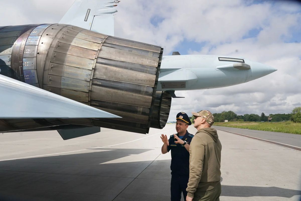 Алексей Беспрозванных: Сила нашего региона. На кадрах – новые Су-30 и Су-35 у 689-го гвардейского истребительного авиационного Сандомирского ордена Александра Невского полка имени маршала авиации А. И. Покрышкина Алексей Беспрозванных: Сила нашего региона. На кадрах – новые Су-30 и Су-35 у 689-го гвардейского истребительного авиационного Сандомирского ордена Александра Невского полка имени маршала авиации А. И. Покрышкина