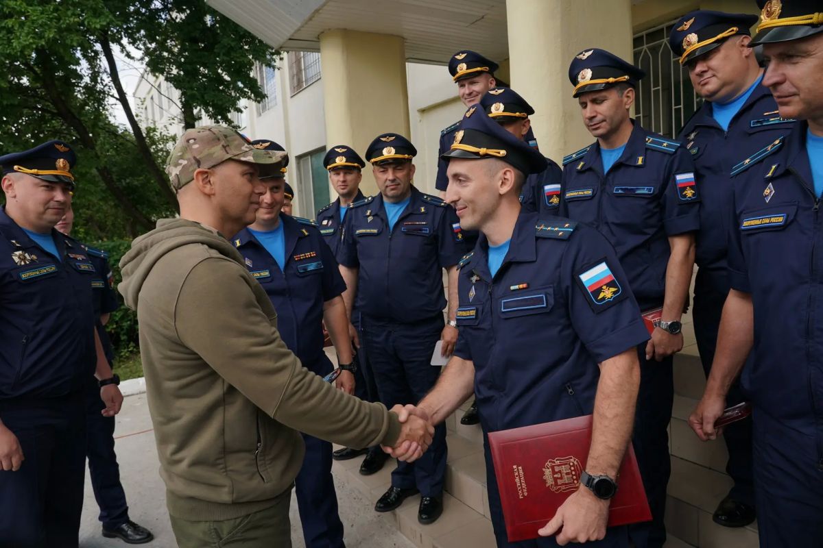 Алексей Беспрозванных: Сила нашего региона. На кадрах – новые Су-30 и Су-35 у 689-го гвардейского истребительного авиационного Сандомирского ордена Александра Невского полка имени маршала авиации А. И. Покрышкина Алексей Беспрозванных: Сила нашего региона. На кадрах – новые Су-30 и Су-35 у 689-го гвардейского истребительного авиационного Сандомирского ордена Александра Невского полка имени маршала авиации А. И. Покрышкина