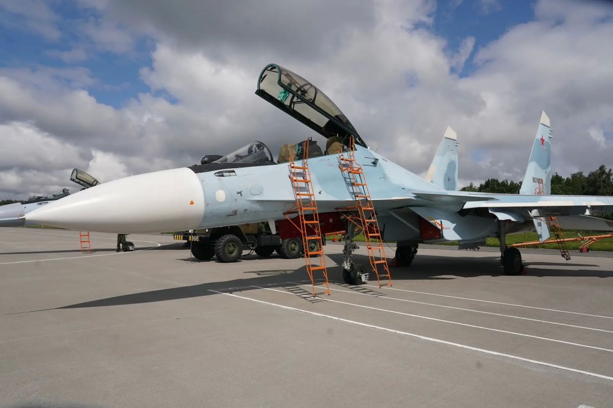 Алексей Беспрозванных: Сила нашего региона. На кадрах – новые Су-30 и Су-35 у 689-го гвардейского истребительного авиационного Сандомирского ордена Александра Невского полка имени маршала авиации А. И. Покрышкина