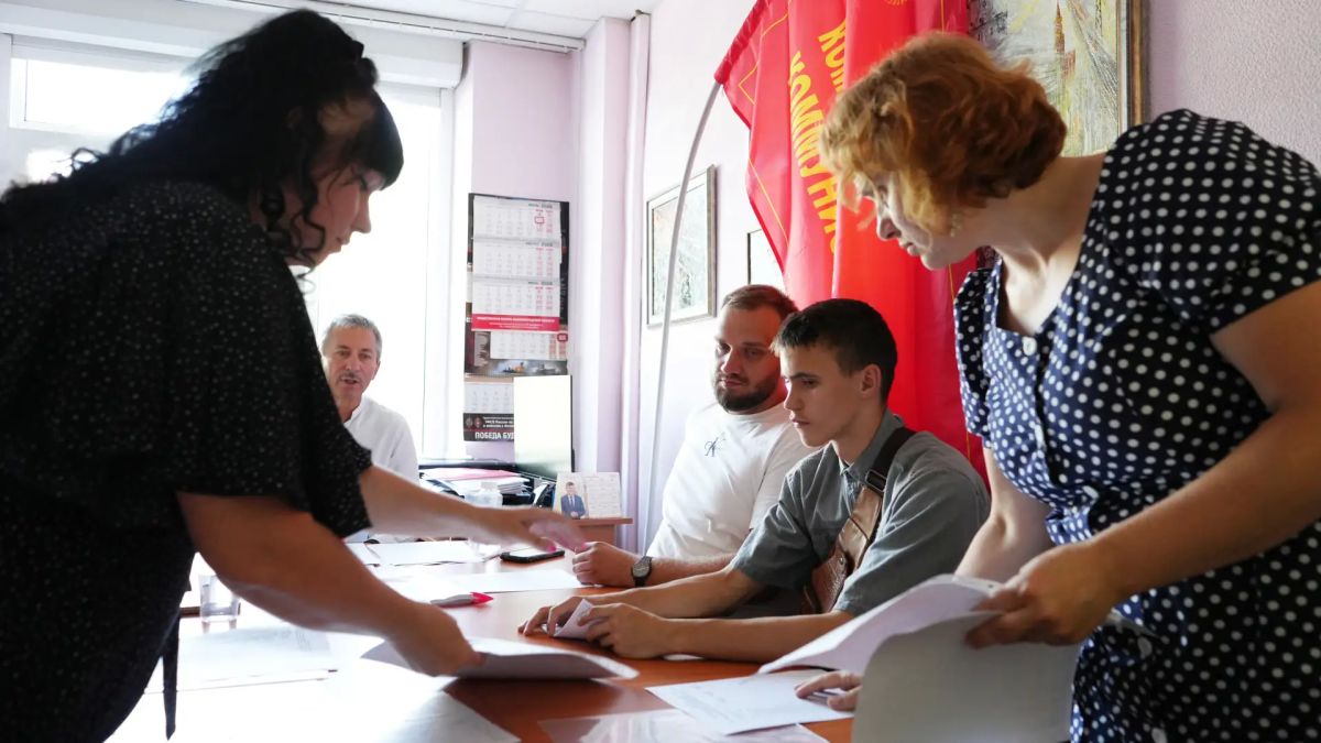 В Калининграде прошло общее собрание КАЛИНИНГРАДСКОГО ОБЛАСТНОГО ОТДЕЛЕНИЯ Политической партии КОММУНИСТИЧЕСКАЯ ПАРТИЯ КОММУНИСТЫ РОССИИ по выдвижению кандидатов В Калининграде прошло общее собрание КАЛИНИНГРАДСКОГО ОБЛАСТНОГО ОТДЕЛЕНИЯ Политической партии КОММУНИСТИЧЕСКАЯ ПАРТИЯ КОММУНИСТЫ РОССИИ по выдвижению кандидатов