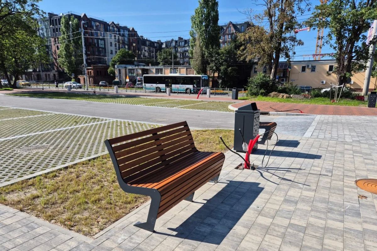 В Калининграде завершают благоустройство парковки около Южного парка В Калининграде завершают благоустройство парковки около Южного парка