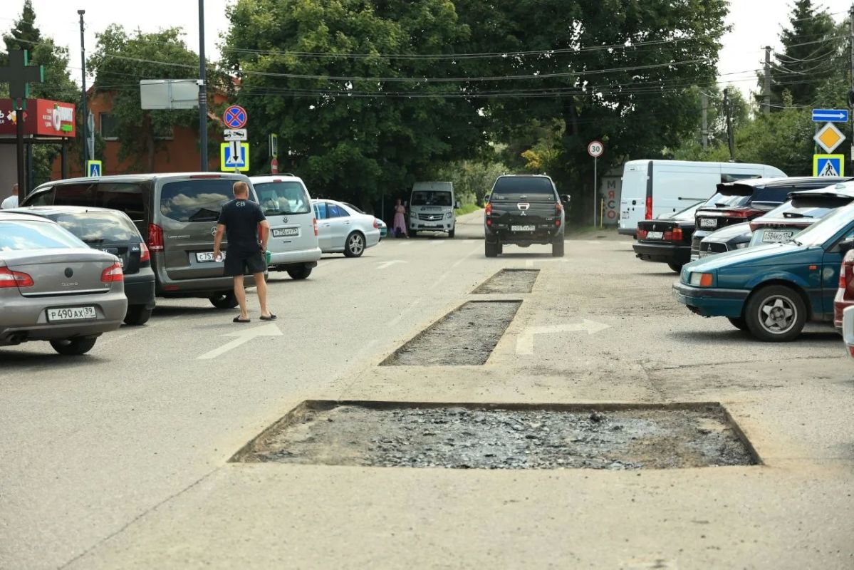 Для большинства горожан рабочая неделя заканчивается, но только не для дорожных рабочих Для большинства горожан рабочая неделя заканчивается, но только не для дорожных рабочих