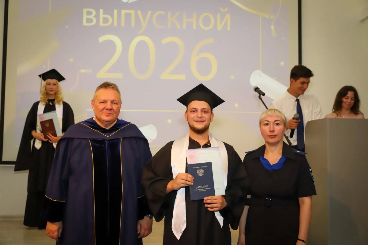 В Калининграде руководство УМВД и общественники приняли участие в торжественном вручении дипломов выпускникам МФЮА В Калининграде руководство УМВД и общественники приняли участие в торжественном вручении дипломов выпускникам МФЮА