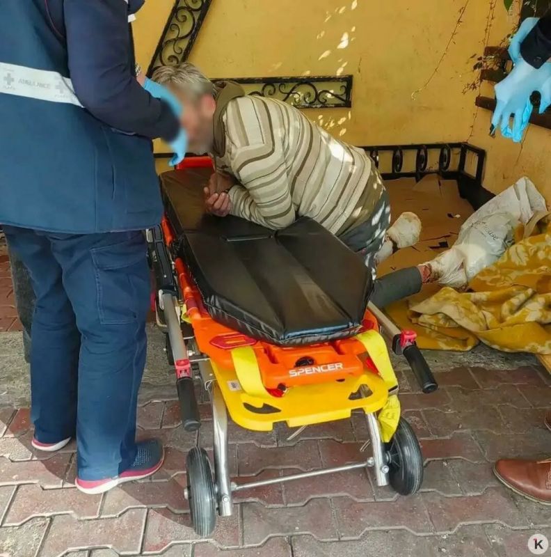 Калининградец помог бездомному с ампутированной ногой выбраться с автобусной остановки Калининградец помог бездомному с ампутированной ногой выбраться с автобусной остановки
