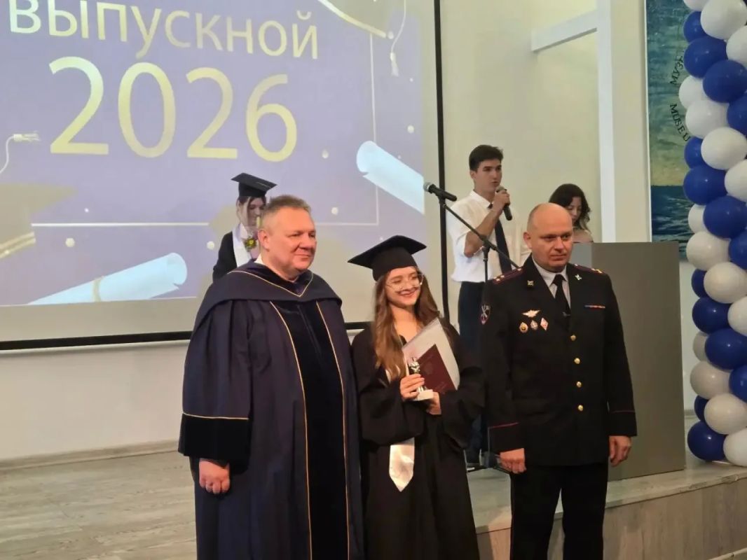 В Калининграде руководство УМВД и общественники приняли участие в торжественном вручении дипломов выпускникам МФЮА В Калининграде руководство УМВД и общественники приняли участие в торжественном вручении дипломов выпускникам МФЮА
