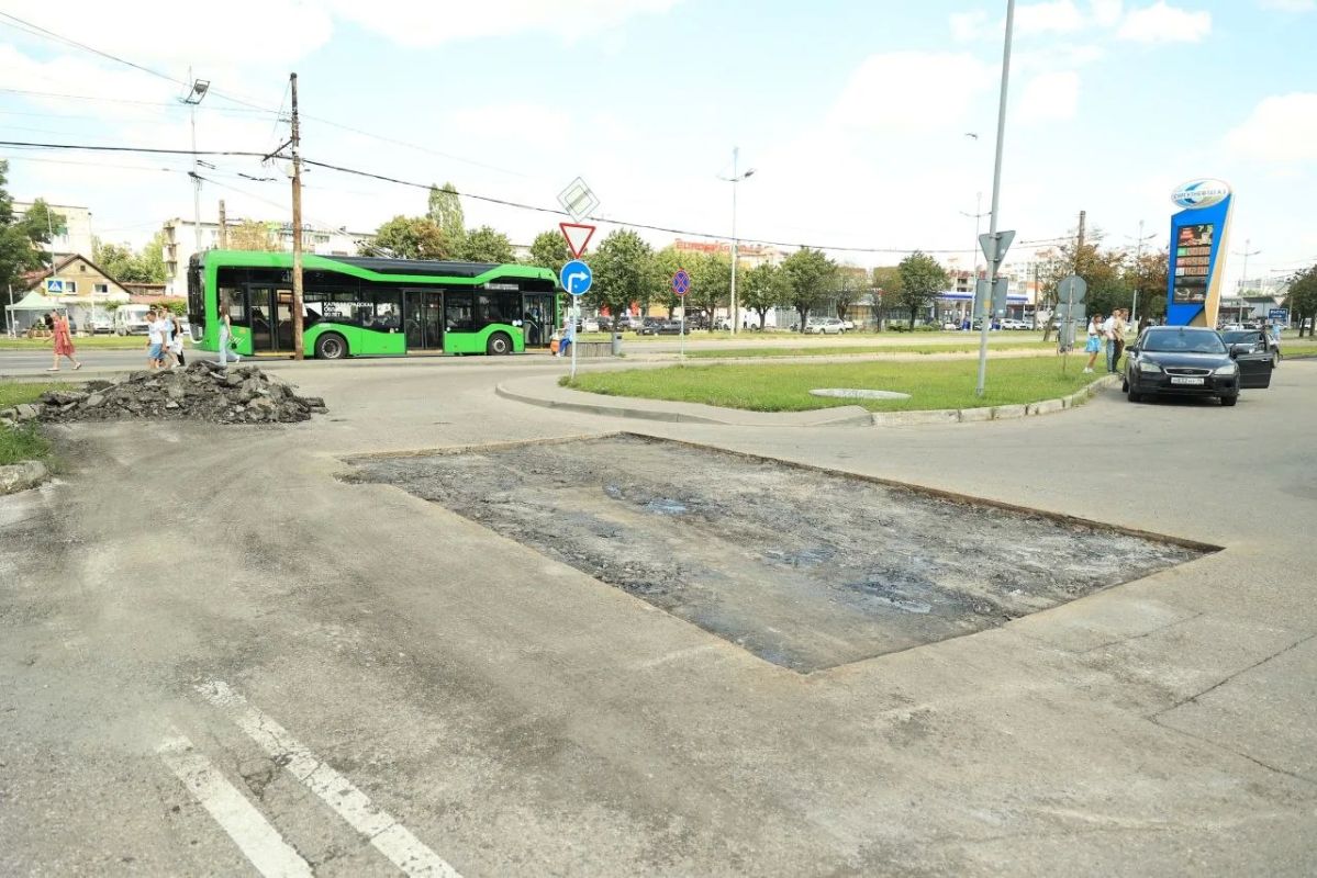 Для большинства горожан рабочая неделя заканчивается, но только не для дорожных рабочих Для большинства горожан рабочая неделя заканчивается, но только не для дорожных рабочих