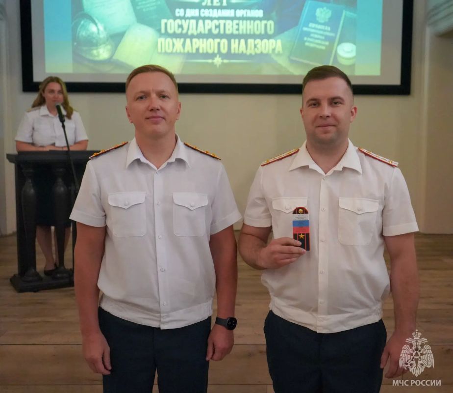 Сотрудники государственного пожарного надзора подвели итоги работы и отметили профессиональный праздник Сотрудники государственного пожарного надзора подвели итоги работы и отметили профессиональный праздник
