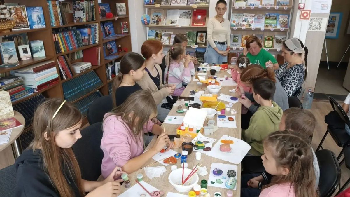 В Гурьевском округе активно развивается новое направление работы с детьми: в пяти местных библиотеках (Васильковской, Кутузовской, Высоковской, Луговской и Ушаковской) открылись творческие ИЗО-клубы В Гурьевском округе активно развивается новое направление работы с детьми: в пяти местных библиотеках (Васильковской, Кутузовской, Высоковской, Луговской и Ушаковской) открылись творческие ИЗО-клубы
