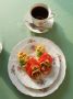 Весенний вкус: Брускетта с хумусом, грибами и помидорами