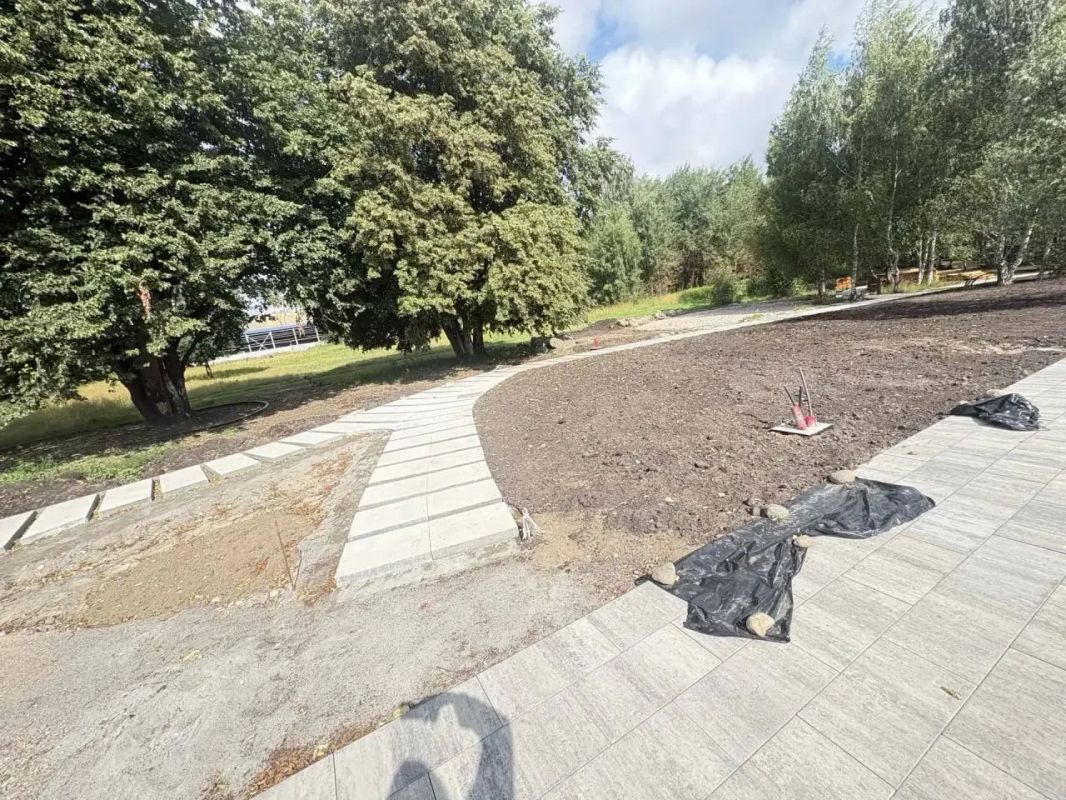 Так сейчас выглядит будущий сквер на улице Флотской, посвященный морякам-подводникам, погибшим на «Курске» Так сейчас выглядит будущий сквер на улице Флотской, посвященный морякам-подводникам, погибшим на «Курске»