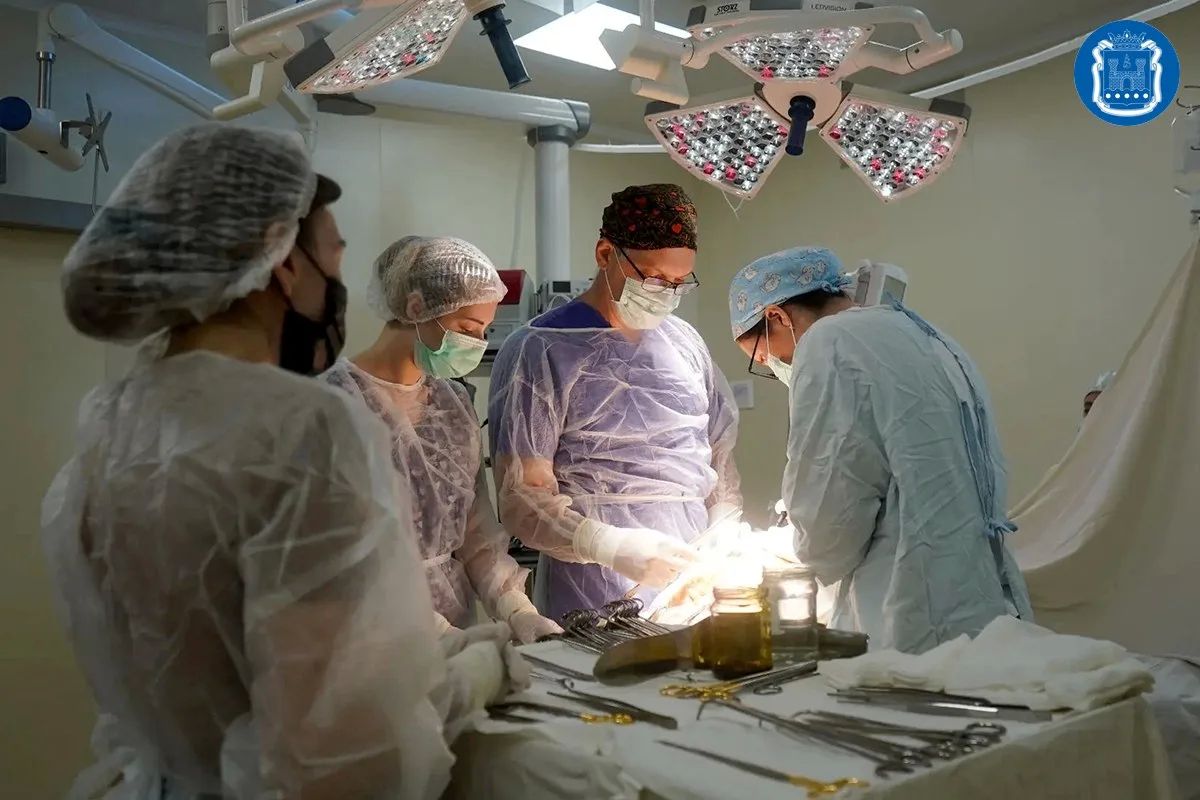 В областном онкоцентре врачи удалили доброкачественную опухоль весом 10 килограммов