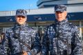 В эти минуты на калининградском стадионе «Ростех Арена» военнослужащие специального моторизованного полка Северо-Западного округа Росгвардии и сотрудники ОМОН «Град» Росгвардии обеспечивают безопасность проведения...