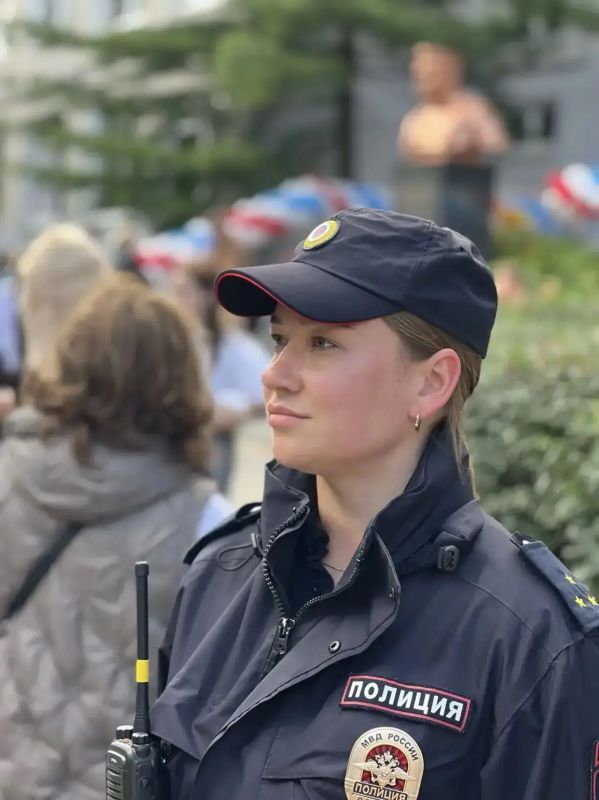 В Калининградской области полицейские обеспечили безопасность на торжественных линейках, посвященных Дню знаний В Калининградской области полицейские обеспечили безопасность на торжественных линейках, посвященных Дню знаний