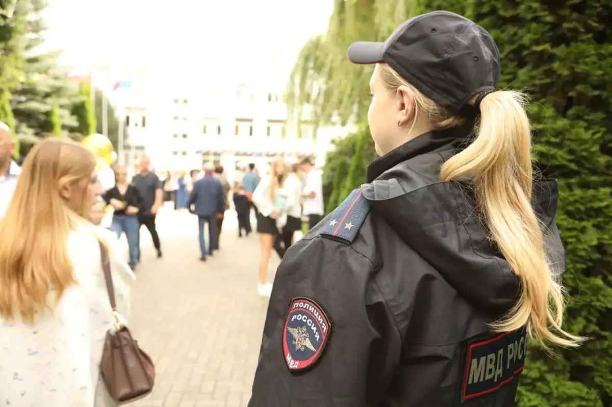 В Калининградской области полицейские обеспечили безопасность на торжественных линейках, посвященных Дню знаний В Калининградской области полицейские обеспечили безопасность на торжественных линейках, посвященных Дню знаний