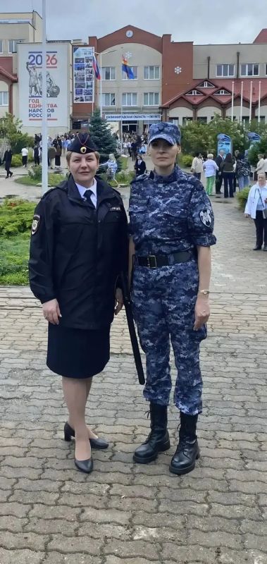 В Калининградской области полицейские обеспечили безопасность на торжественных линейках, посвященных Дню знаний В Калининградской области полицейские обеспечили безопасность на торжественных линейках, посвященных Дню знаний