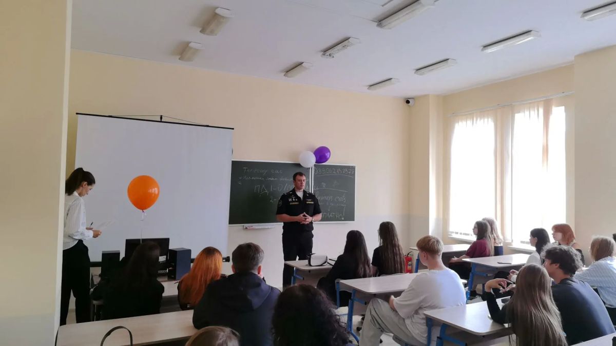 Военные следователи Балтийского флота провели профориентационной урок для кадет Военные следователи Балтийского флота провели профориентационной урок для кадет