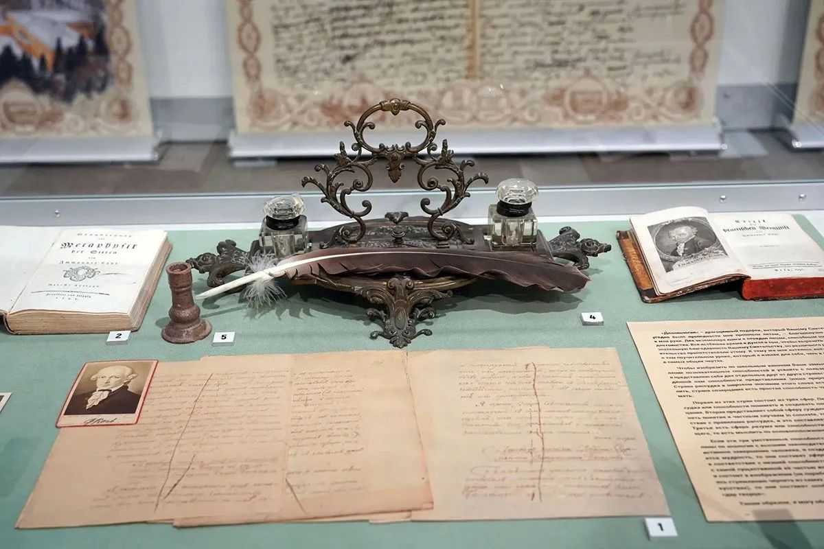 В Калининграде открылась выставка, посвящённая 300-летию Российской академии наук В Калининграде открылась выставка, посвящённая 300-летию Российской академии наук