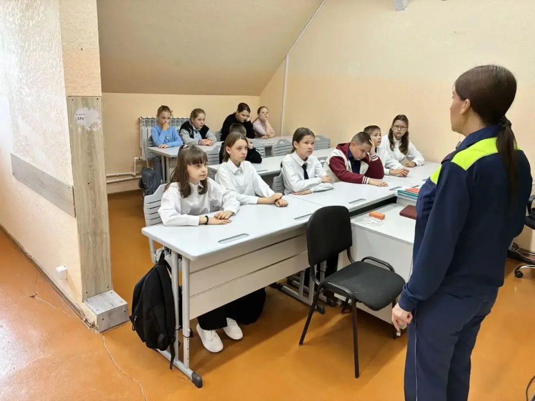 В рамках профилактического мероприятия «Внимание — Дети!» для учащихся МОУ «СОШ №1 им. С.И. Гусева» проведена лекция по безопасности дорожного движения В рамках профилактического мероприятия «Внимание — Дети!» для учащихся МОУ «СОШ №1 им. С.И. Гусева» проведена лекция по безопасности дорожного движения