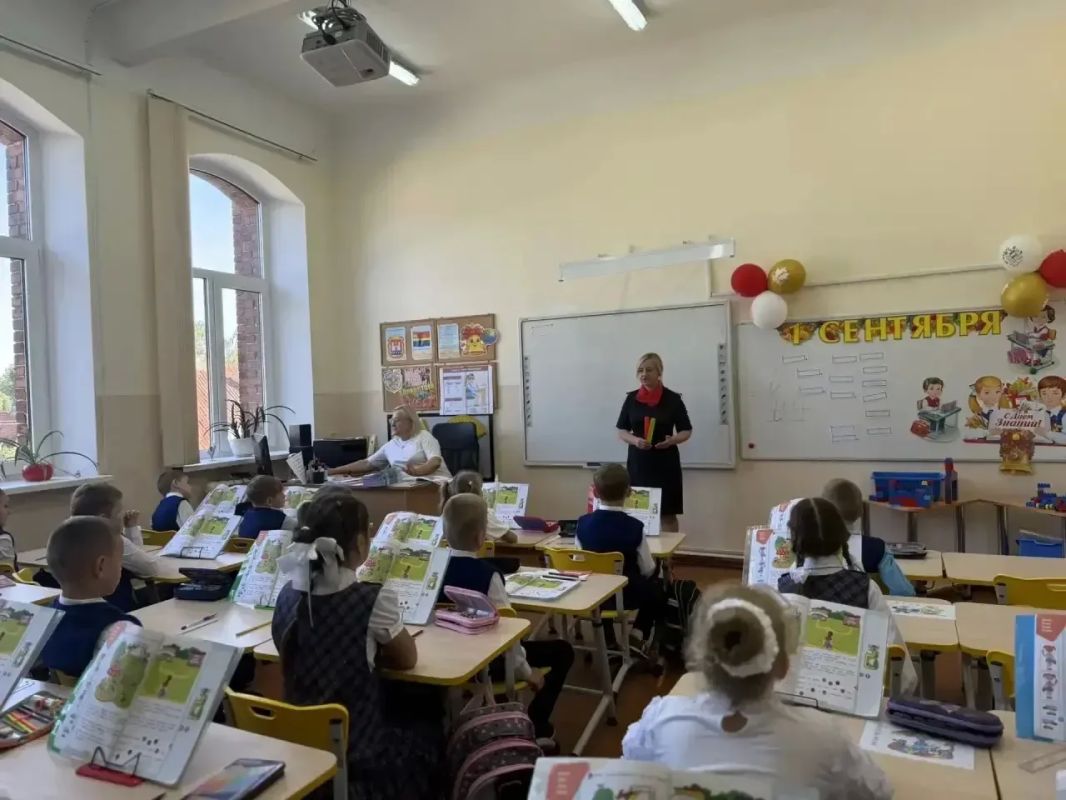 В рамках профилактического мероприятия «Внимание — дети!» сотрудники Госавтоинспекции МО МВД России «Советский» провели беседу с учащимися МАОУ «Лицей № 10» города Советска