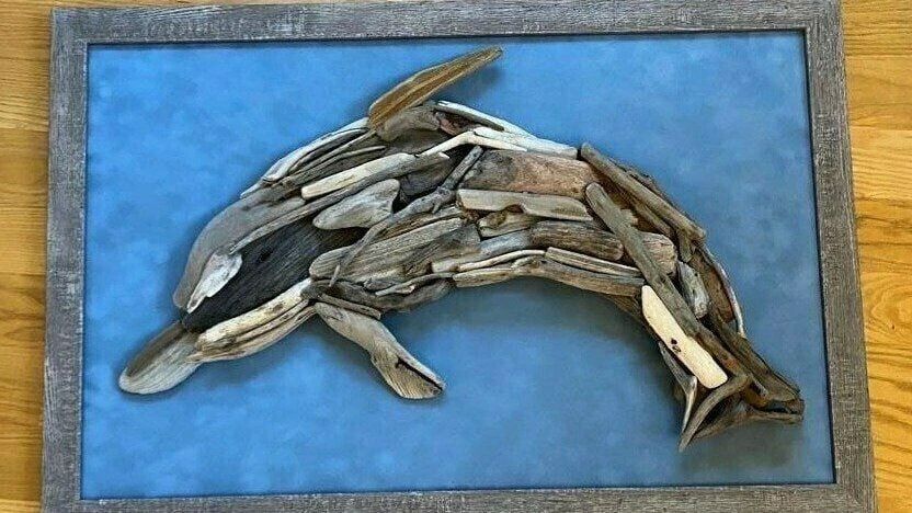 Калининградская художница создаёт картины из дерева, которое находит на морском берегу Калининградская художница создаёт картины из дерева, которое находит на морском берегу
