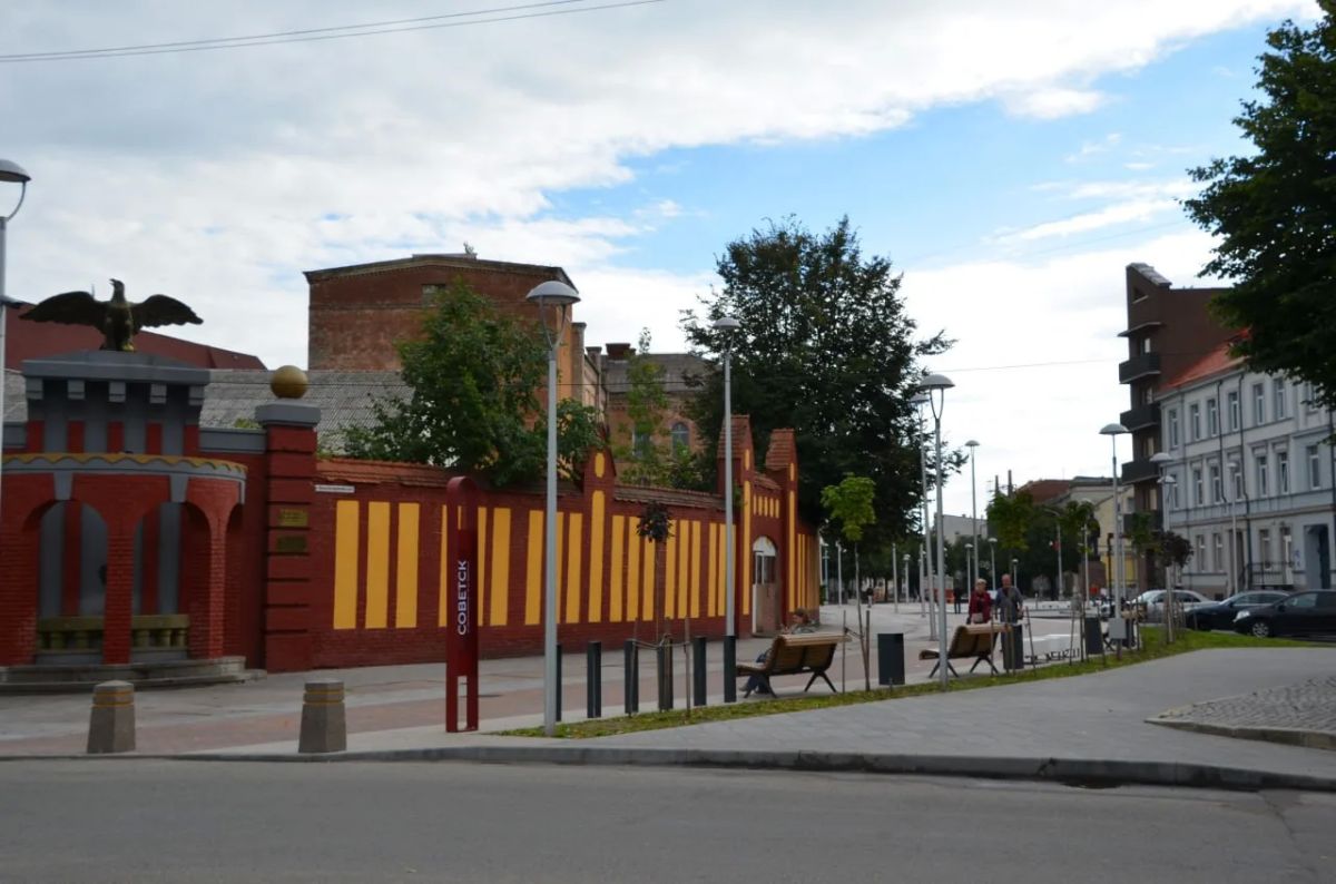 «Красные навесы, новый тротуар и скамейки»: в Советске завершили благоустройство центральных улиц «Красные навесы, новый тротуар и скамейки»: в Советске завершили благоустройство центральных улиц