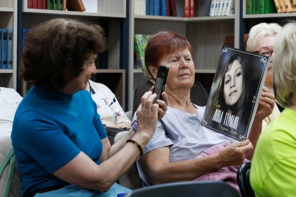 А что, если библиотека — это место, где не только читают, но и ставят пластинку на проигрыватель? А что, если библиотека — это место, где не только читают, но и ставят пластинку на проигрыватель?