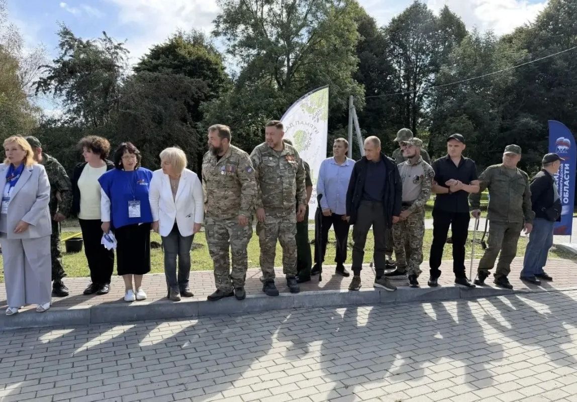 В муниципалитетах Калининградской области начали осенние посадки в рамках акции «Сад памяти» В муниципалитетах Калининградской области начали осенние посадки в рамках акции «Сад памяти»