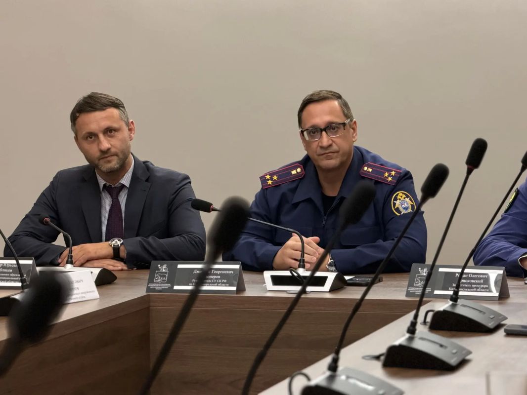 Руководитель следственного управления СК России по Калининградской области вручил ключи от новых квартир жителям аварийного дома Руководитель следственного управления СК России по Калининградской области вручил ключи от новых квартир жителям аварийного дома
