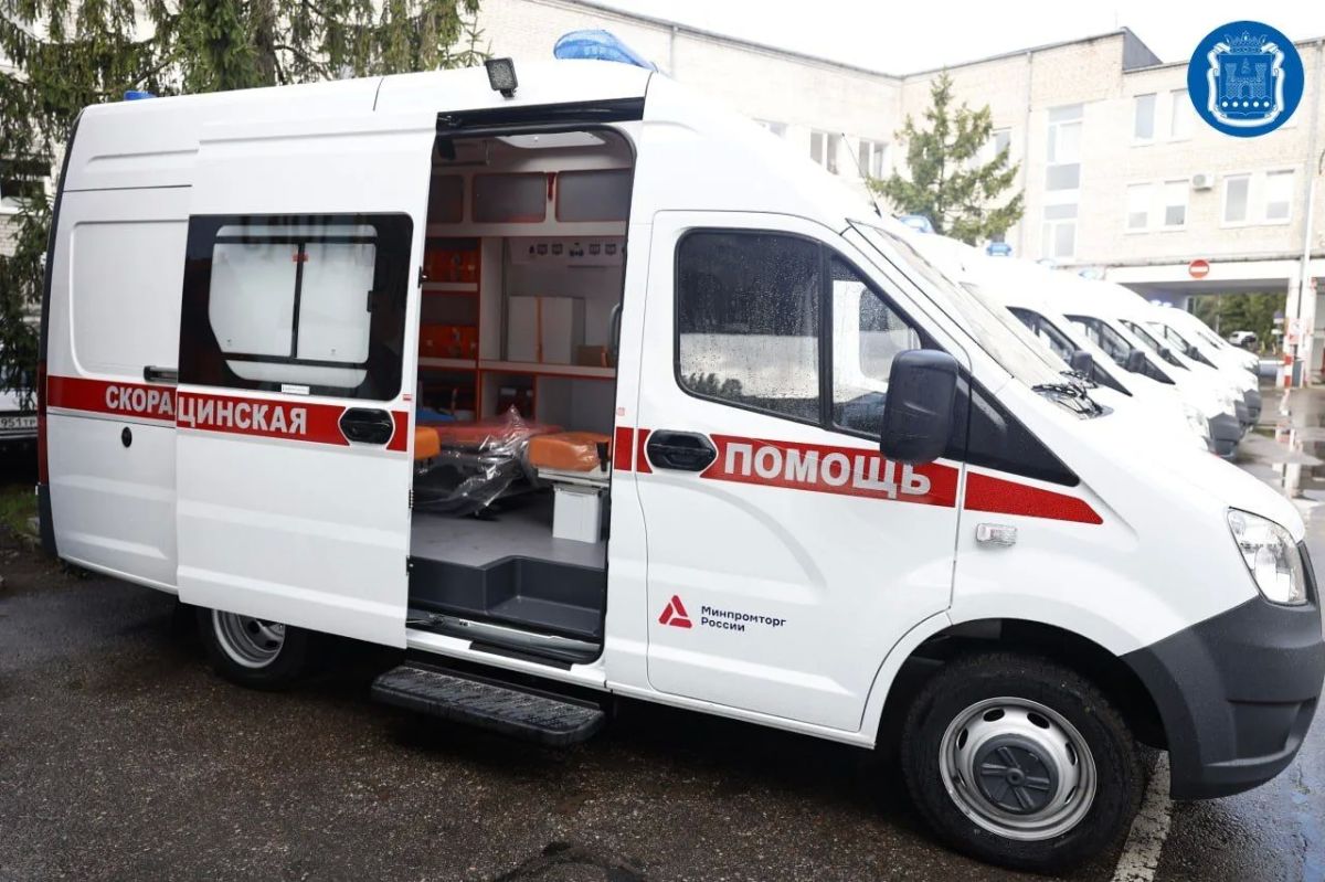 Двенадцать новых машин скорой помощи прибыли в регион и скоро выйдут на линию в Калининграде Двенадцать новых машин скорой помощи прибыли в регион и скоро выйдут на линию в Калининграде