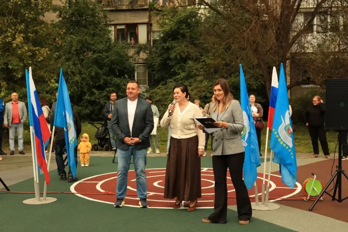 Елена Дятлова: Открыли новую спортивную площадку на улице Дзержинского! Елена Дятлова: Открыли новую спортивную площадку на улице Дзержинского!
