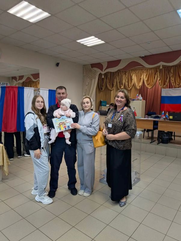 Считанные минуты остаются до завершения первого дня голосования Считанные минуты остаются до завершения первого дня голосования