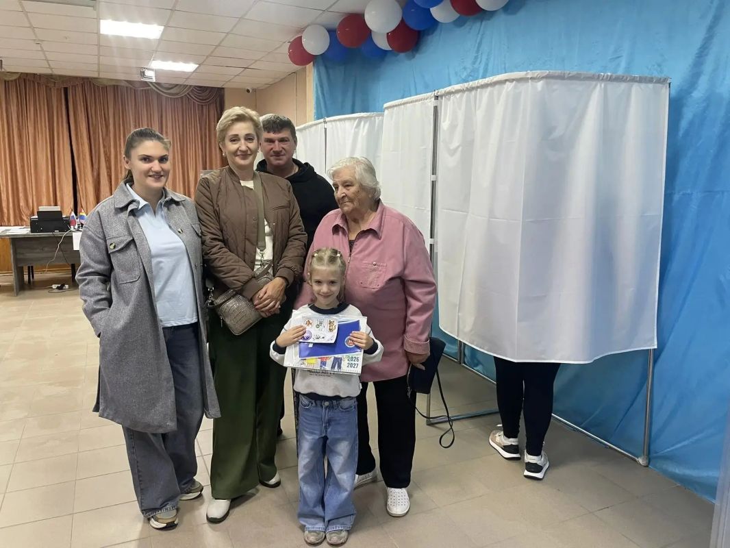 Считанные минуты остаются до завершения первого дня голосования Считанные минуты остаются до завершения первого дня голосования