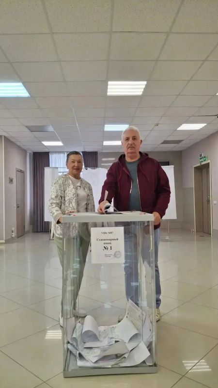 Всей семьей на выборы!. Дружные семьи и семейные пары активно голосуют! Это важное событие объединяет, позволяет каждому сделать вклад в будущее своей страны Всей семьей на выборы!. Дружные семьи и семейные пары активно голосуют! Это важное событие объединяет, позволяет каждому сделать вклад в будущее своей страны