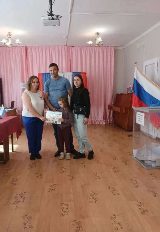 Считанные минуты остаются до завершения первого дня голосования Считанные минуты остаются до завершения первого дня голосования